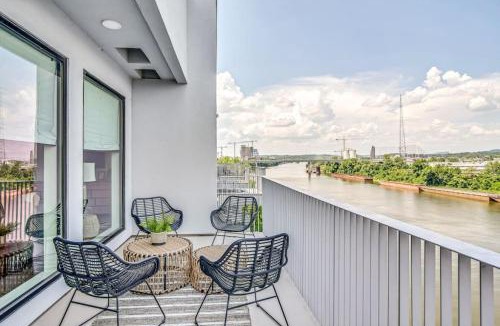 North Capitol House | Penthouse River View Walk Downtown, Garage Parking