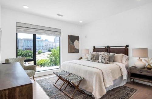 North Capitol House | Penthouse River View Walk Downtown, Garage Parking