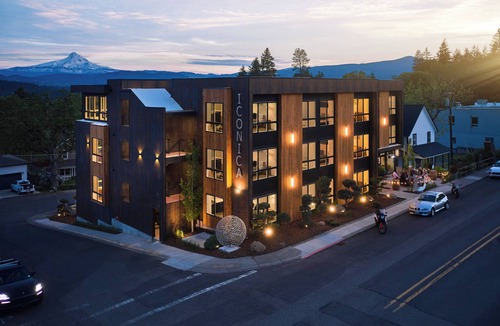 White Salmon Apartment | Penthouse studio suite, downtown White Salmon, suite 15