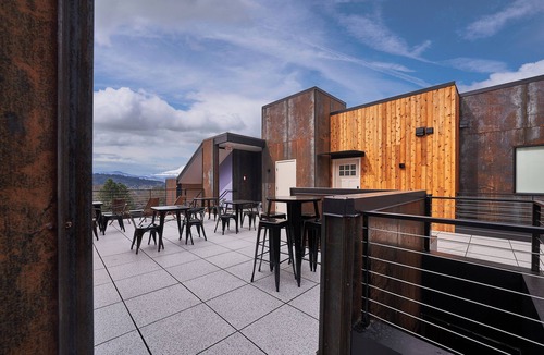 White Salmon Apartment | Penthouse studio suite, downtown White Salmon, suite 15