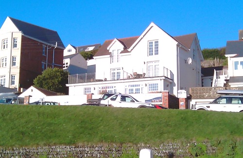 Mortehoe Apartment | Penthouse Studio @ Southover Beach, opposite Beach