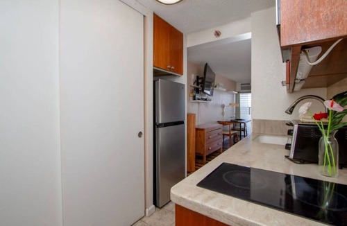 Diamond Head - Kapahulu - St. Louis Apartment | Penthouse Studio w/Ocean Views | Pool