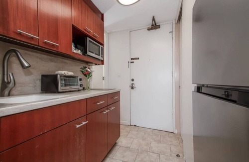 Diamond Head - Kapahulu - St. Louis Apartment | Penthouse Studio w/Ocean Views | Pool