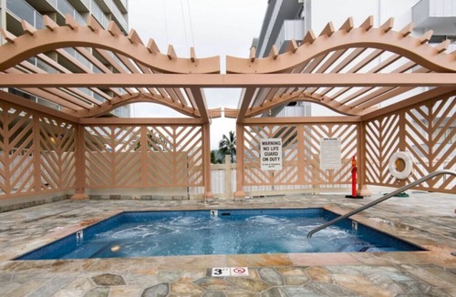 Diamond Head - Kapahulu - St. Louis Apartment | Penthouse Studio w/Ocean Views | Pool