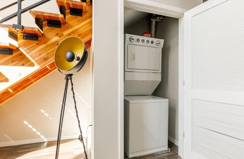 DeBaliviere Place Apartment | Penthouse Style 1bd