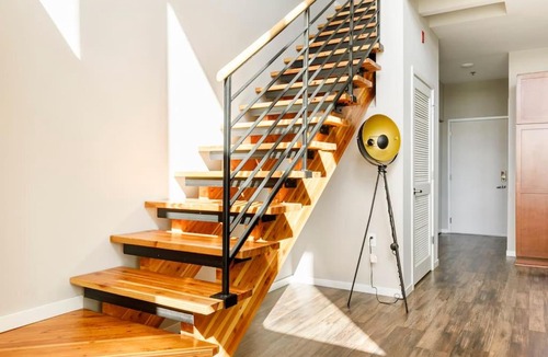 DeBaliviere Place Apartment | Penthouse Style 1bd