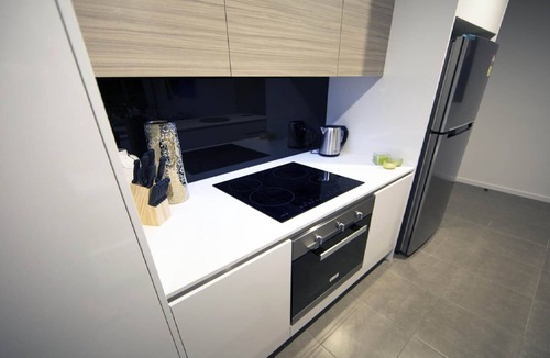 Bundall Apartment | PENTHOUSE STYLE 4 BEDROOMS!