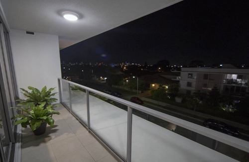 Bundall Apartment | PENTHOUSE STYLE 4 BEDROOMS!