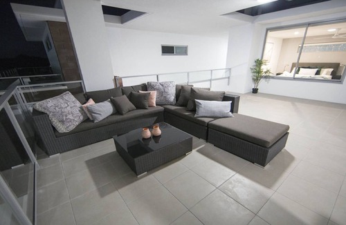 Bundall Apartment | PENTHOUSE STYLE 4 BEDROOMS!