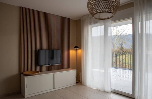 Seynod Apartment | Penthouse: Terrace & 360° View - ImmoConciergerie
