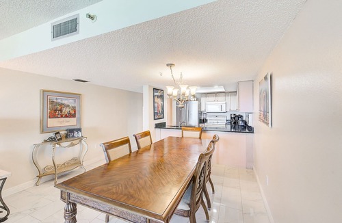 Redington Shores Condo | Penthouse View, Beachfront, Sleeps 10: 604