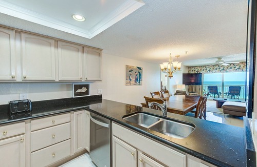 Redington Shores Condo | Penthouse View, Beachfront, Sleeps 10: 604