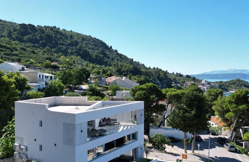 Drasnice Apartment | Penthouse villa Soll for 9 person 100m from Sea,in small place Drašnice