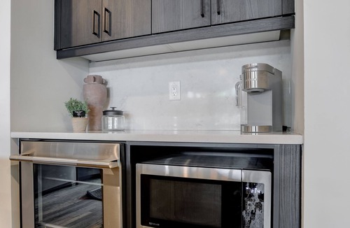 Castleberry Hill Apartment | Penthouse w Rooftop, Private Chef, Secure Parking