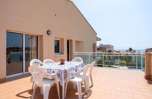 Costa Dorada Apartment | Penthouse with terrace and pool 100m beach