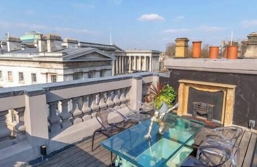 Bloomsbury Apartment | Penthouse with Rooftop Overlooking British Museum