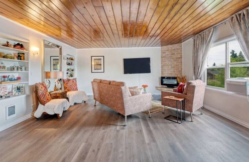 West Eugene Apartment | Penthouse with Large Private Balcony