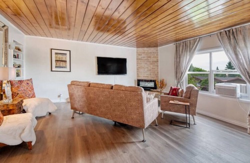 West Eugene Apartment | Penthouse with Large Private Balcony