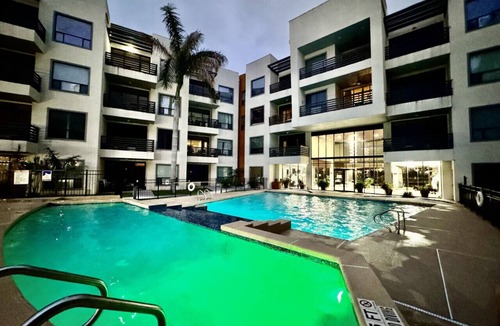 Mission Apartment | Penthouse with Pool & Jacuzzi