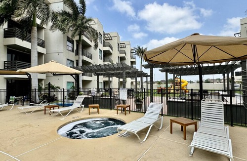 Mission Apartment | Penthouse with Pool & Jacuzzi