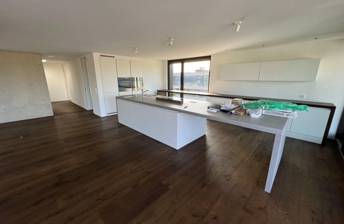 Oerlikon Apartment | Penthouse with whirlpool & huge terrace