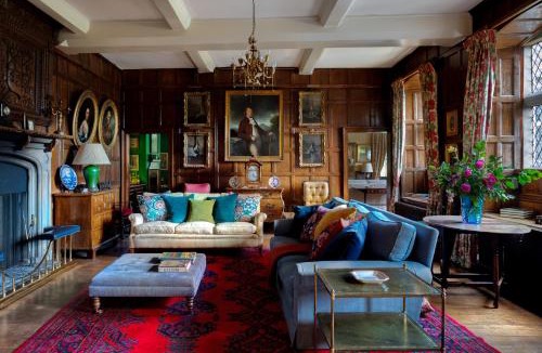 Mynydd Isa Villa | Pentrehobyn Hall sleeps 18