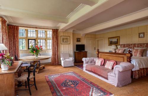 Mynydd Isa Villa | Pentrehobyn Hall sleeps 18