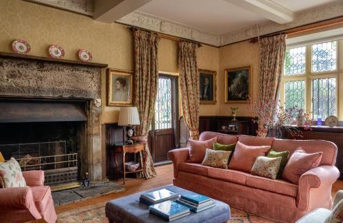 Mynydd Isa Villa | Pentrehobyn Hall sleeps 18