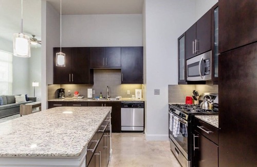 The Galleria Apartment | Peony At Millennium - Elegant 2 BDR in Houston