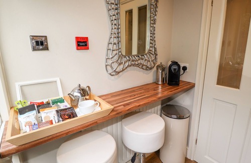 Lakeside Cottage | Peony Cottage