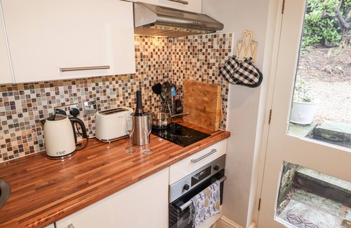 Lakeside Cottage | Peony Cottage