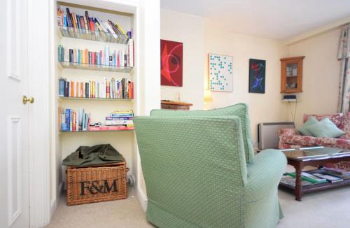 Compton House | Pepper Pot Cottage