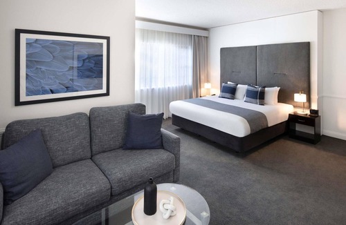 Castle Hill Hotel | Peppers The Hills Lodge