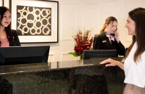 Castle Hill Hotel | Peppers The Hills Lodge