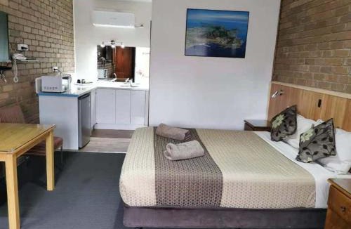 Delacombe Hotel | Peppinella Motel