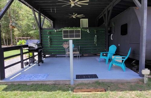 Fort White House | Pequeño Refugio Cerca de Rios