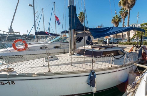 Sant Adria de Besos Boat Rental | Pequeño velero en Port Forum ideal para Backpackers