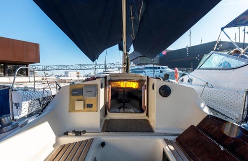 Sant Adria de Besos Boat Rental | Pequeño velero en Port Forum ideal para Backpackers