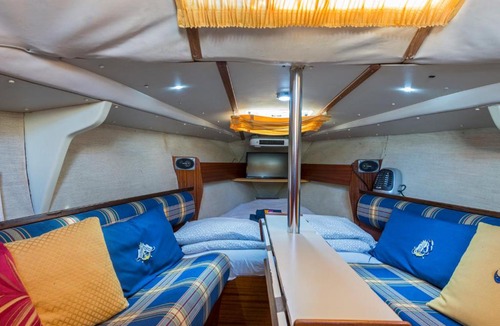 Sant Adria de Besos Boat Rental | Pequeño velero en Port Forum ideal para Backpackers
