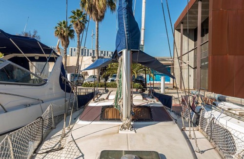 Sant Adria de Besos Boat Rental | Pequeño velero en Port Forum ideal para Backpackers