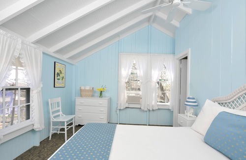 Oak Bluffs Hotel | Pequot Hotel