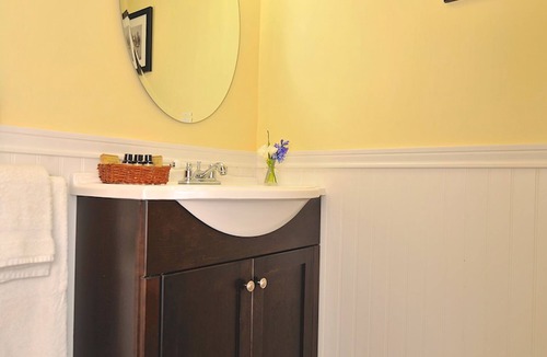 Oak Bluffs Hotel | Pequot Hotel