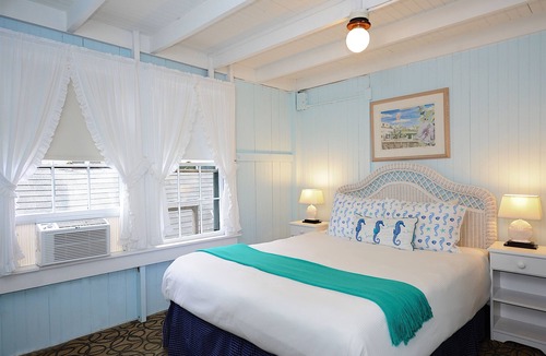 Oak Bluffs Hotel | Pequot Hotel