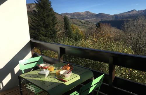 Murat-le-Quaire Apartment | Perce-neige