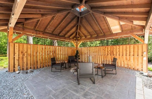 Paradise Estates Cabin | Perch - Antler House: Charming Cabin w/Firepit!