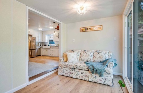 Lawton Park House | Perch - Brygger Cottage: Magnolia rambler & pet-friendly