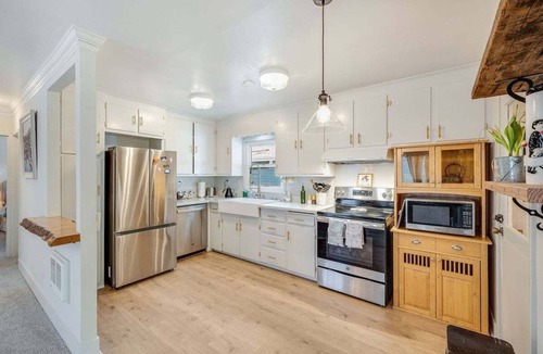 Lawton Park House | Perch - Brygger Cottage: Magnolia rambler & pet-friendly