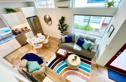 Broadway House | Perch - Capitol Luxe Two: High Walk Score | SEA Retreat | Heart of CapHil