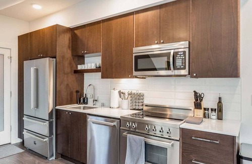 Minor House | Perch - Centro Guesthouse E: Cozy Townhome w/Parking, Deck & Pet Friendly