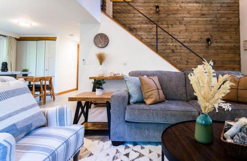 Paradise Estates House | Perch - Evergreen Cabin